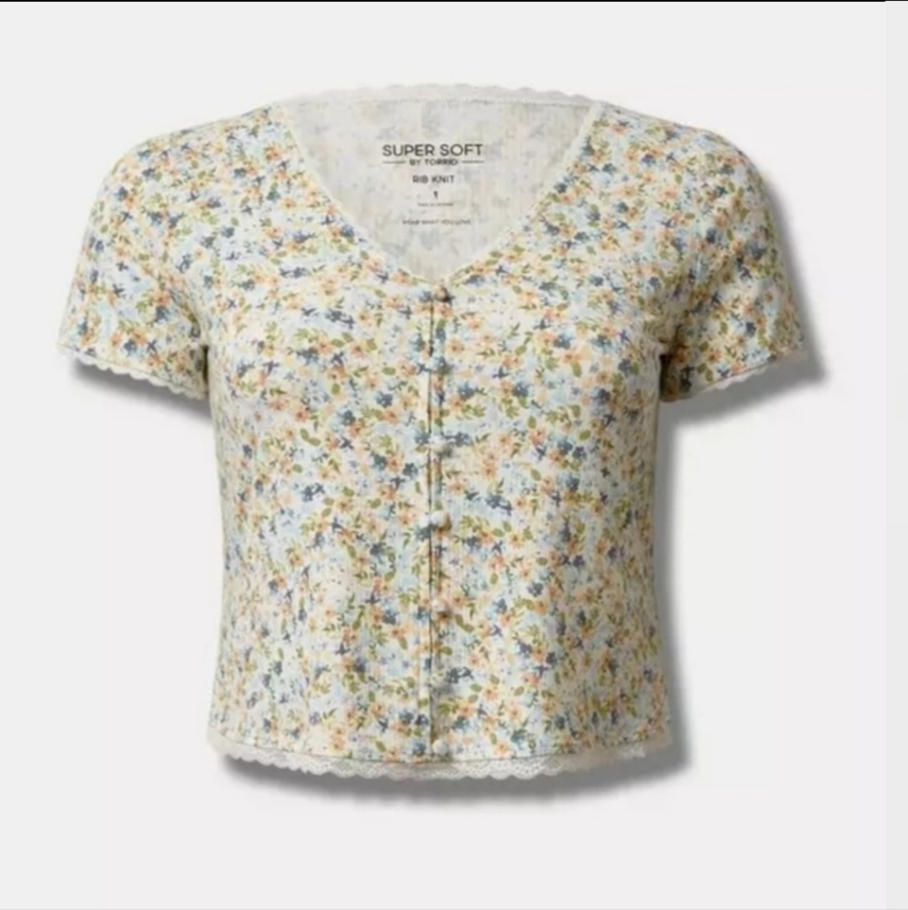 Torrid Size 1 Floral V-neck Lace Trim Crop Tee